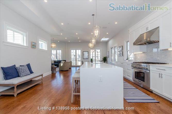 SabbaticalHomes Listing 138956. Strong composition photo, rental home in Cambridge, Massachusetts.