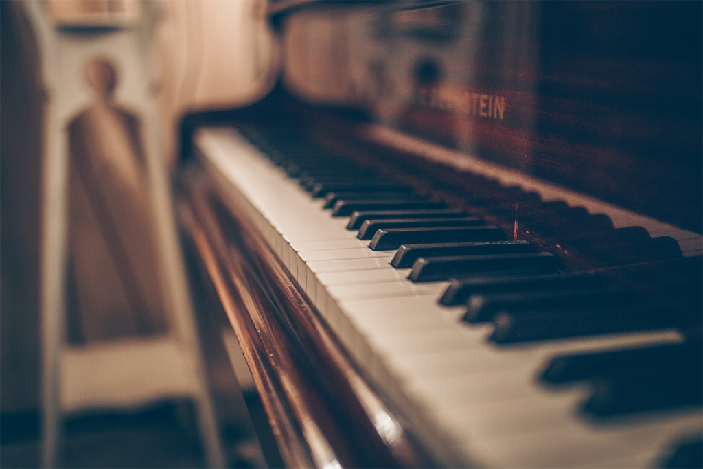 Image of a piano in learning to play a musical instrument section.