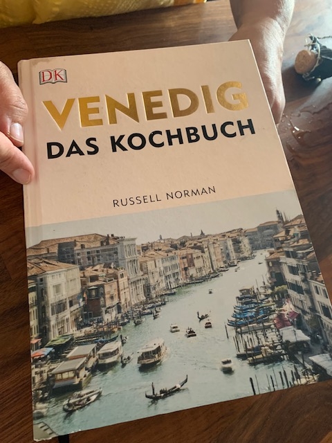 A picture of “Venedig: das Kochbuch” or “Venice: the Cookbook” by Russell Norman.