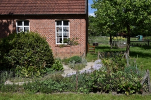 furnished garden cottages near University of Washington (UW)