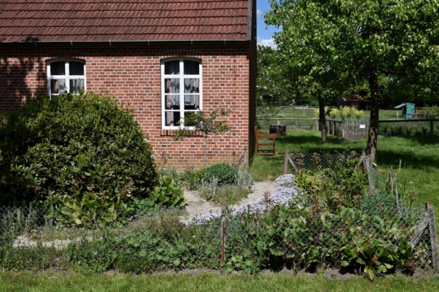 furnished garden cottages near University of Washington (UW)