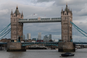 London bridge; photo by Anatolii Hrytsenko