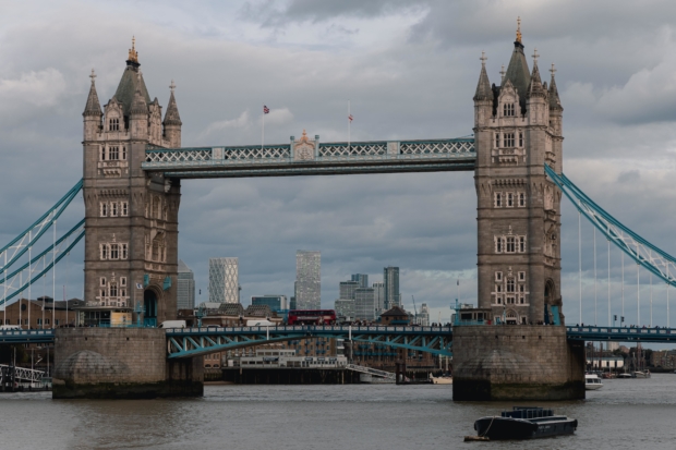 London bridge; photo by Anatolii Hrytsenko